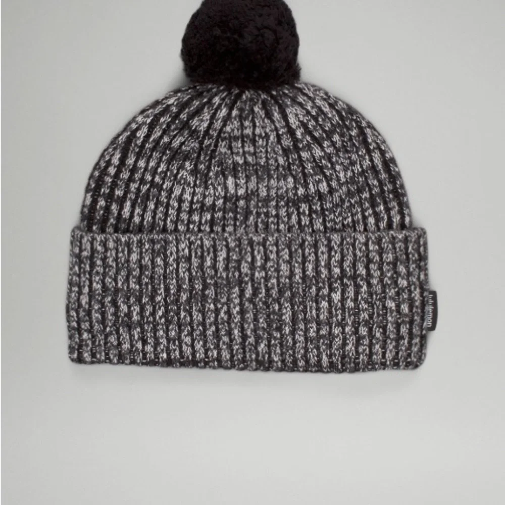 Lululemon Women's Textured Fleece- Lined Knit Mittens and beanie - Picture 4 of 5
